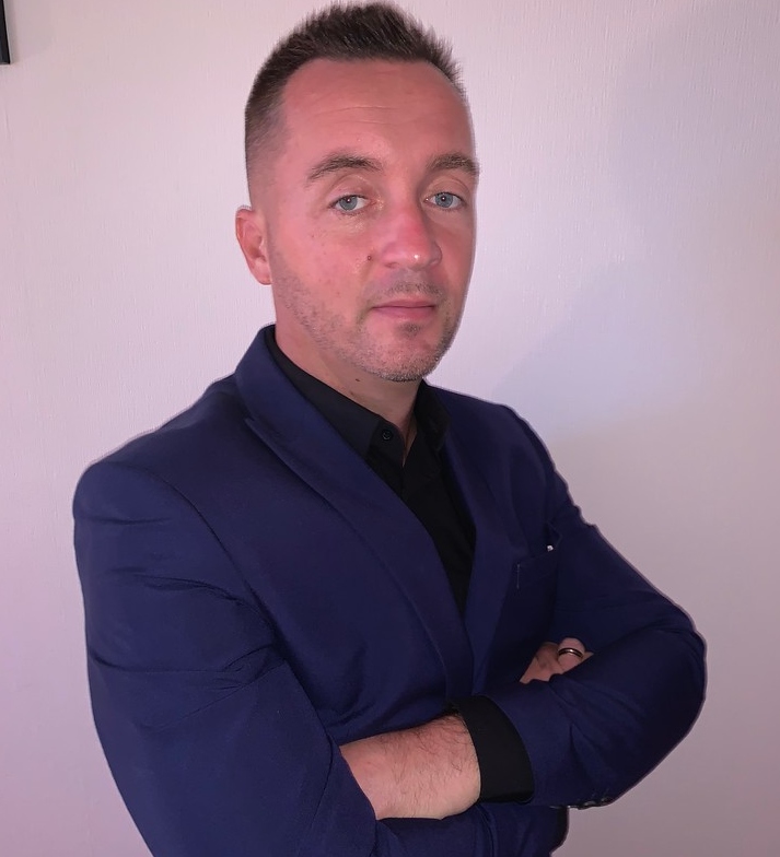 Az összes irodai dolgozó szalagmunkás lett Gurisatti Gábor, az OPUS Európa Kft. ügyvezetője, az OPUS csoport társtulajdonosa