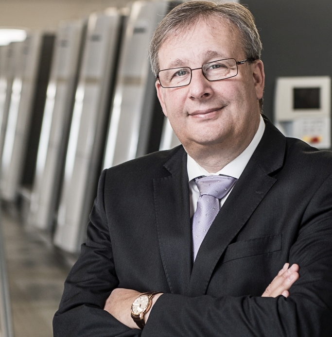 Virág a koporsóban Vértes Gábor, 365 üzleti történet, Pauker Nyomda