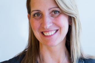 365 üzleti történet, Brand Éva