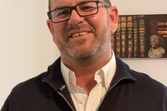 365 üzleti történet, Váczi Róbert