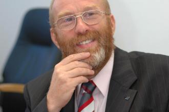 Dr. Beck György, a Vodafone Magyarország volt elnöke, a Neumann János Számítógép-tudományi Társaság 